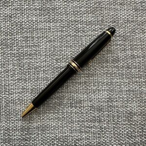 Elegant Black and Gold Pen